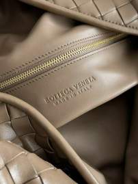 Picture of Bottega Veneta Handbags _SKUfw186453270fw